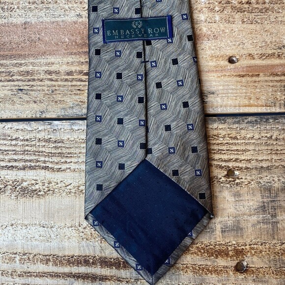 Embassy Row Neckware Mens Tie Grey/Gold geometric pattern 100% silk - Picture 3 of 5